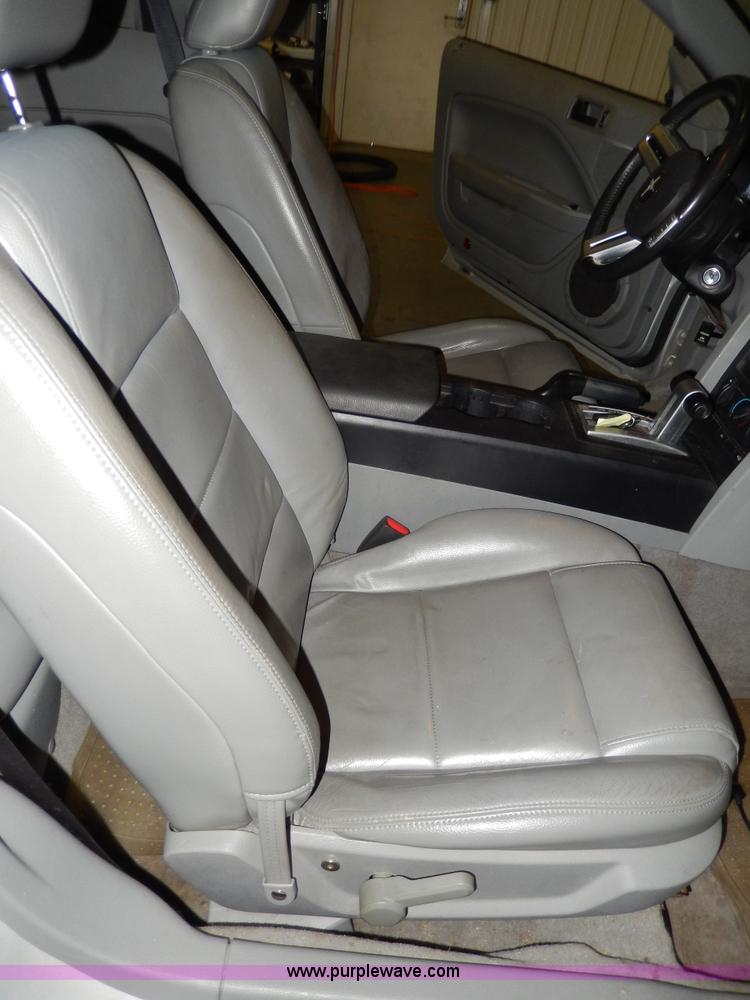 image for item D8133 2006 Ford Mustang