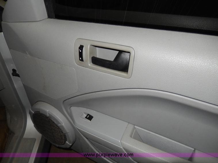 image for item D8133 2006 Ford Mustang