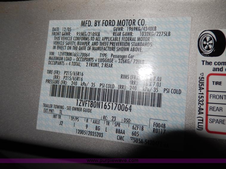 image for item D8133 2006 Ford Mustang