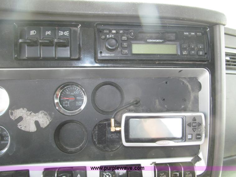 image for item B5481 2007 Kenworth T800 semi truck