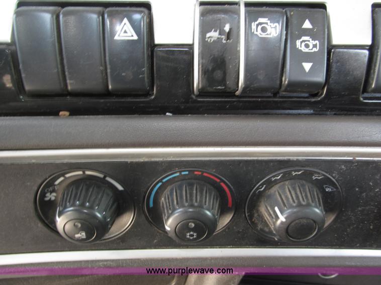 image for item B5481 2007 Kenworth T800 semi truck