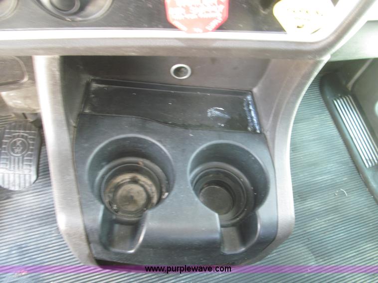 image for item B5481 2007 Kenworth T800 semi truck