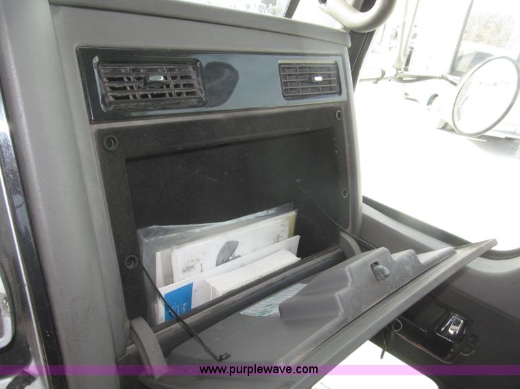 image for item B5481 2007 Kenworth T800 semi truck