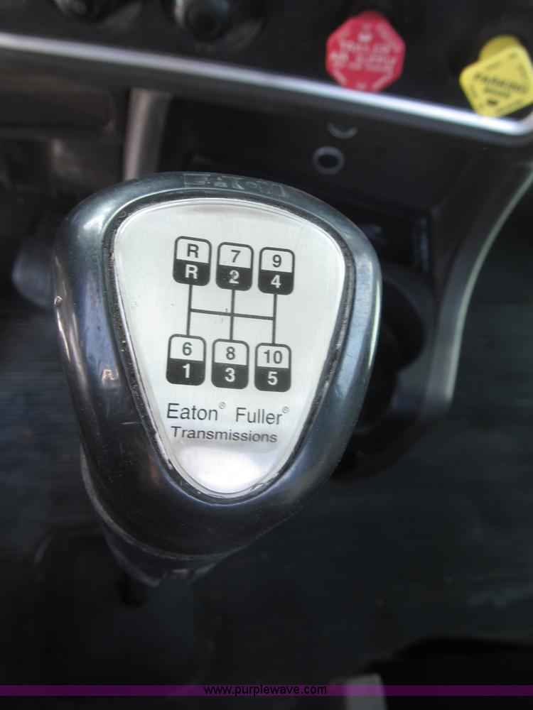 image for item B5481 2007 Kenworth T800 semi truck