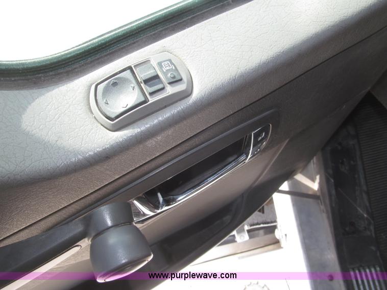 image for item B5481 2007 Kenworth T800 semi truck