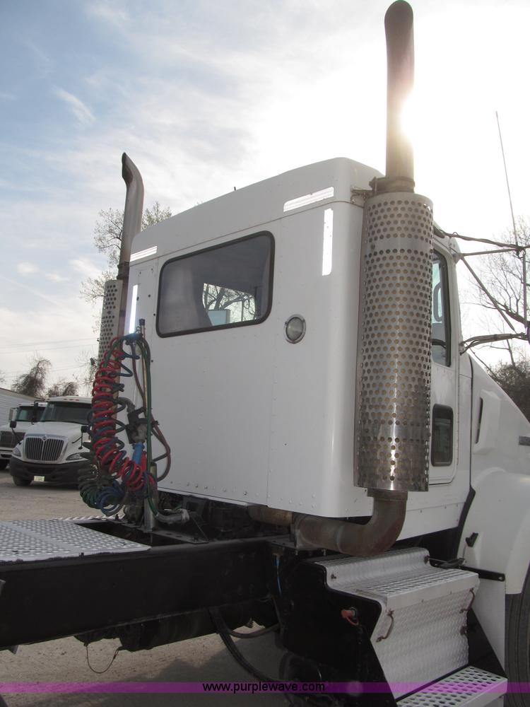 image for item B5481 2007 Kenworth T800 semi truck