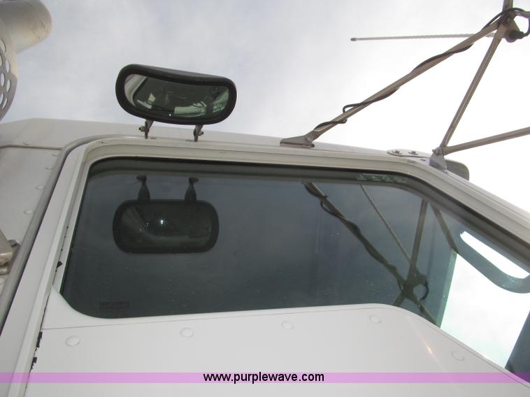 image for item B5481 2007 Kenworth T800 semi truck