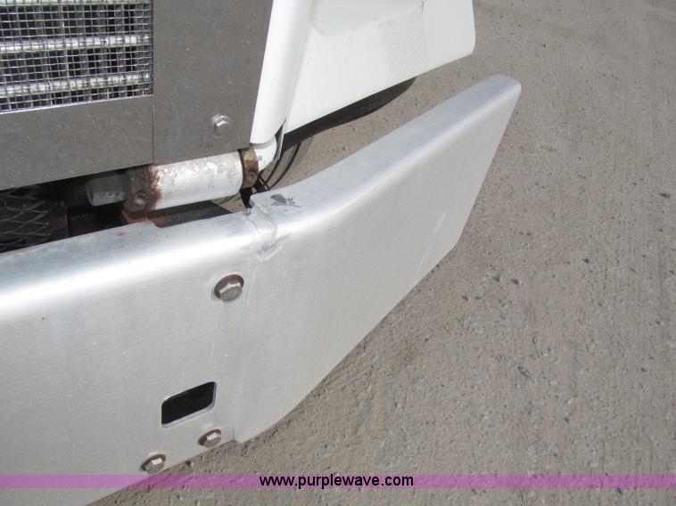 image for item B5481 2007 Kenworth T800 semi truck