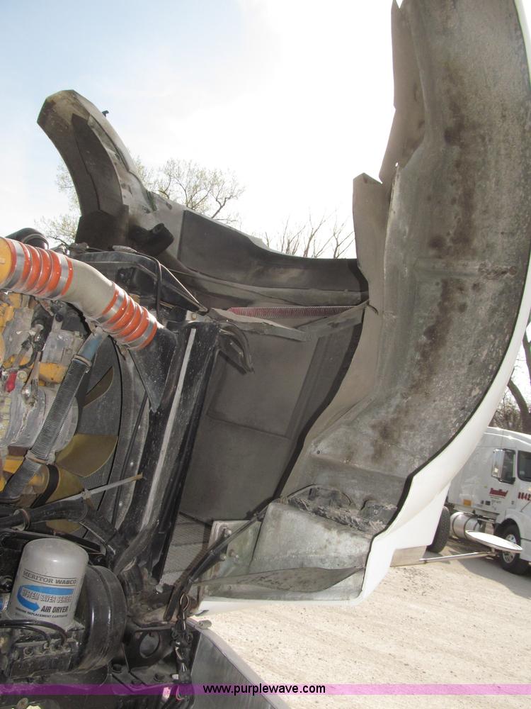 image for item B5481 2007 Kenworth T800 semi truck