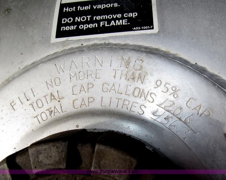 image for item B5481 2007 Kenworth T800 semi truck