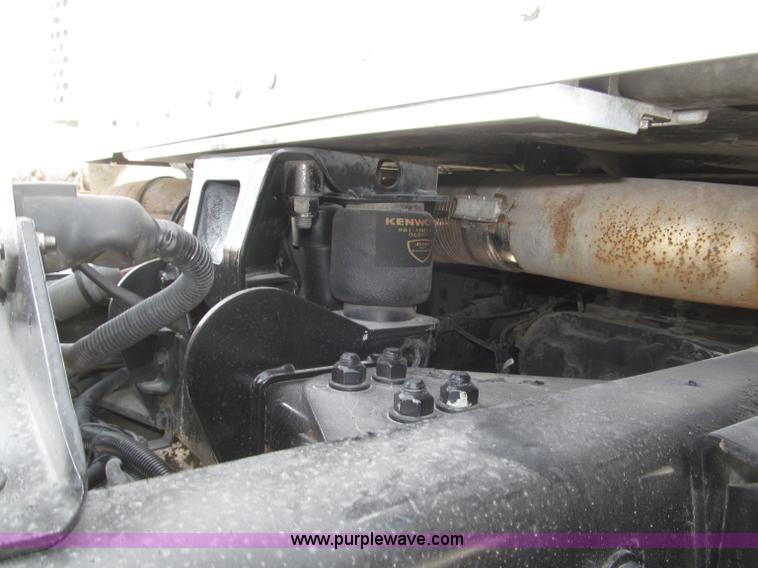 image for item B5481 2007 Kenworth T800 semi truck