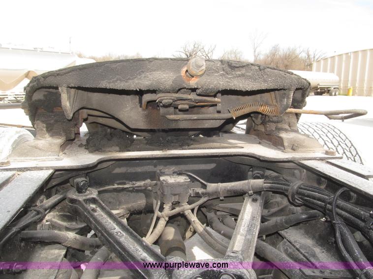 image for item B5481 2007 Kenworth T800 semi truck