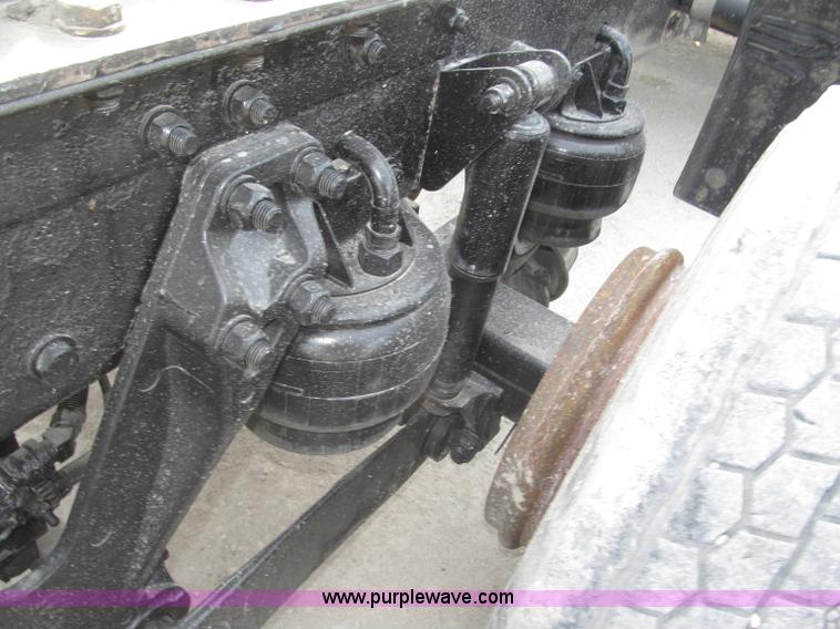 image for item B5481 2007 Kenworth T800 semi truck