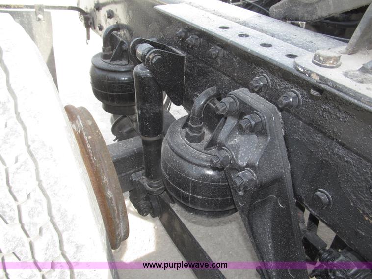 image for item B5481 2007 Kenworth T800 semi truck