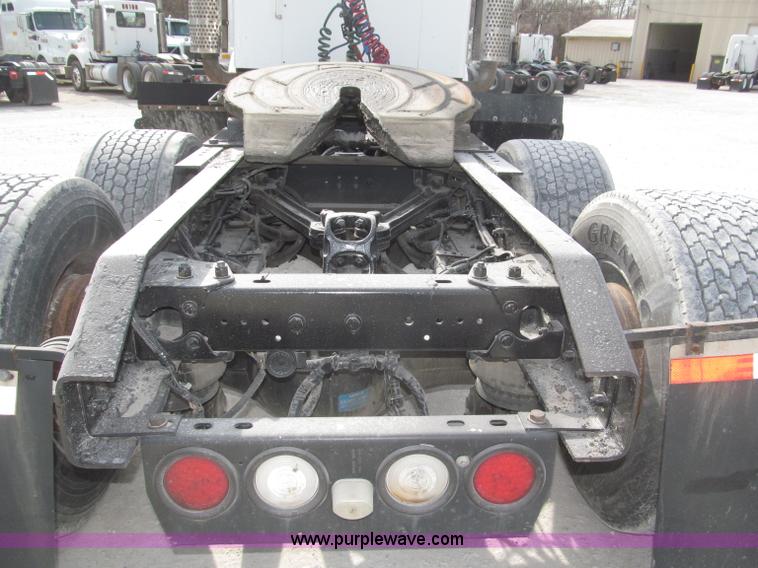 image for item B5481 2007 Kenworth T800 semi truck