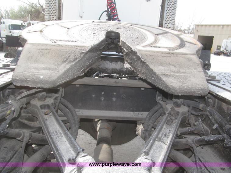 image for item B5481 2007 Kenworth T800 semi truck