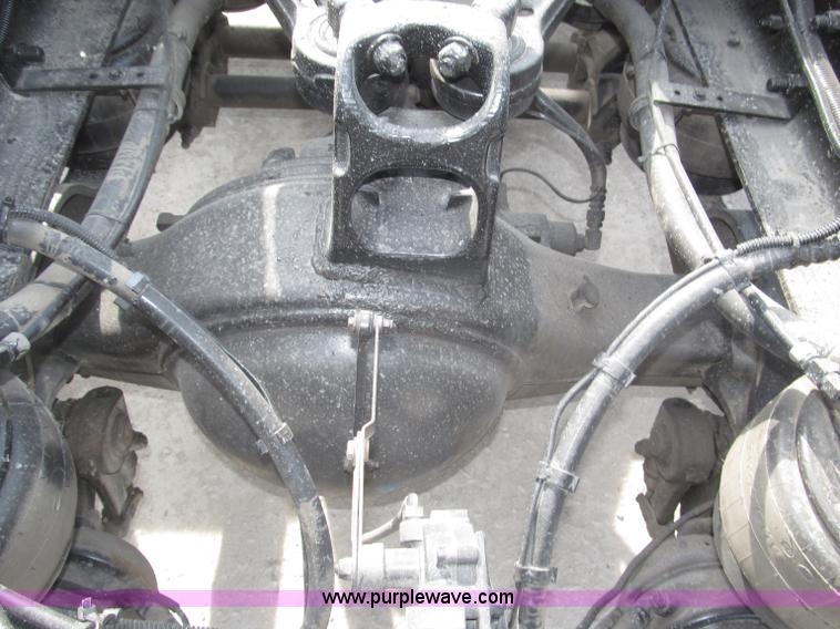 image for item B5481 2007 Kenworth T800 semi truck