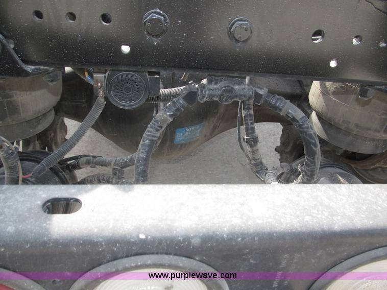 image for item B5481 2007 Kenworth T800 semi truck