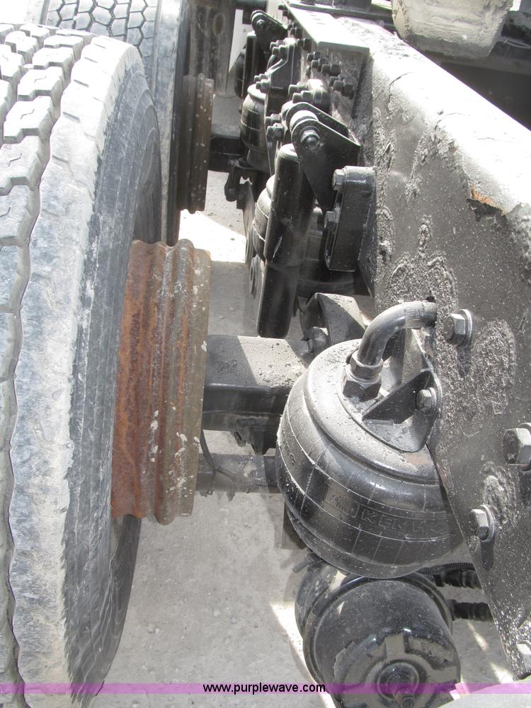 image for item B5481 2007 Kenworth T800 semi truck