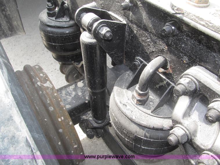 image for item B5481 2007 Kenworth T800 semi truck