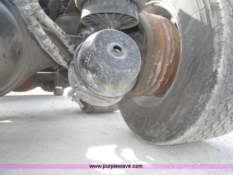 image for item B5481 2007 Kenworth T800 semi truck