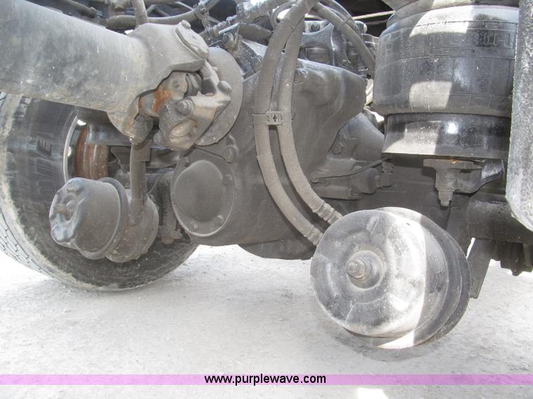 image for item B5481 2007 Kenworth T800 semi truck