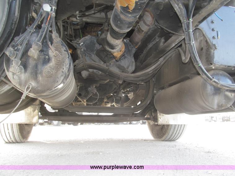 image for item B5481 2007 Kenworth T800 semi truck