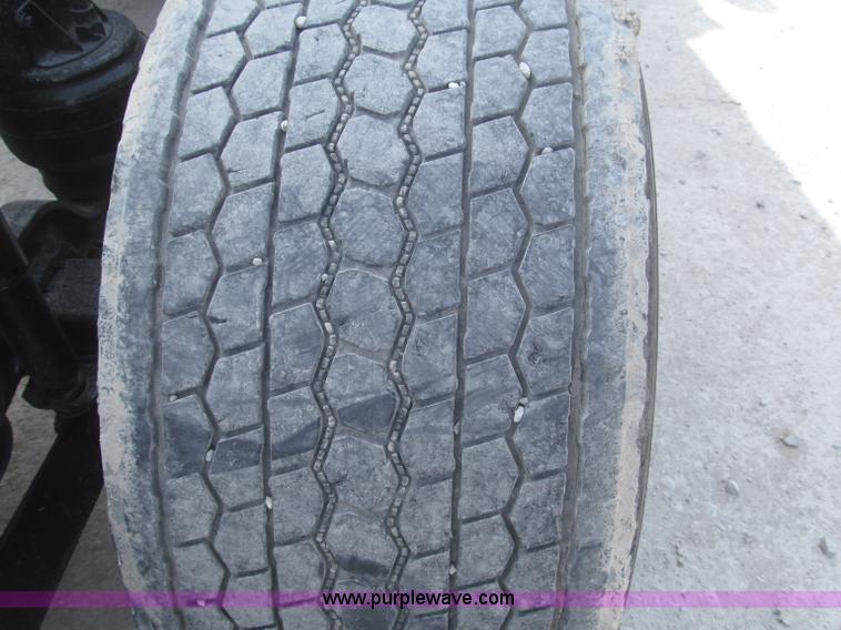 image for item B5481 2007 Kenworth T800 semi truck