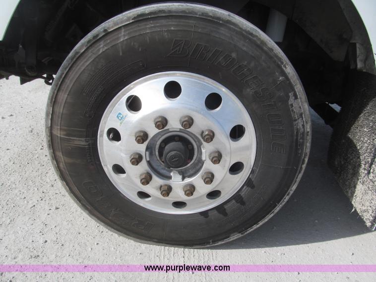 image for item B5481 2007 Kenworth T800 semi truck