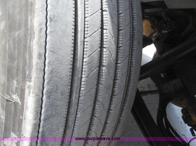 image for item B5481 2007 Kenworth T800 semi truck