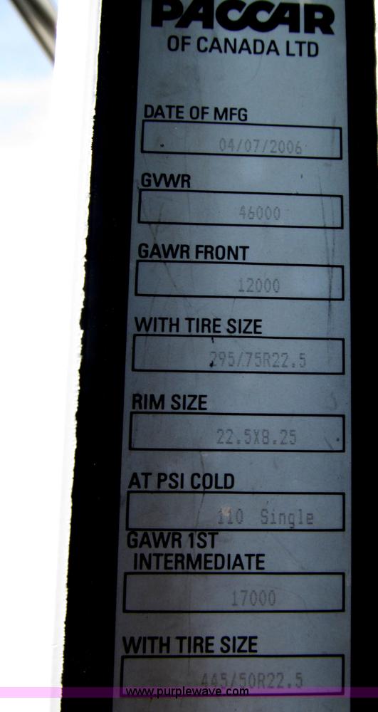 image for item B5481 2007 Kenworth T800 semi truck