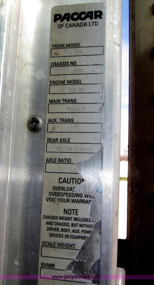 image for item B5481 2007 Kenworth T800 semi truck