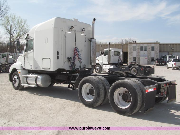 image for item B5482 2005 Freightliner Columbia Heritage Edition semi truck