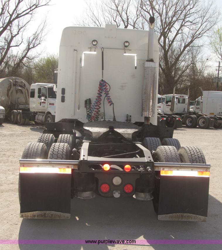 image for item B5482 2005 Freightliner Columbia Heritage Edition semi truck