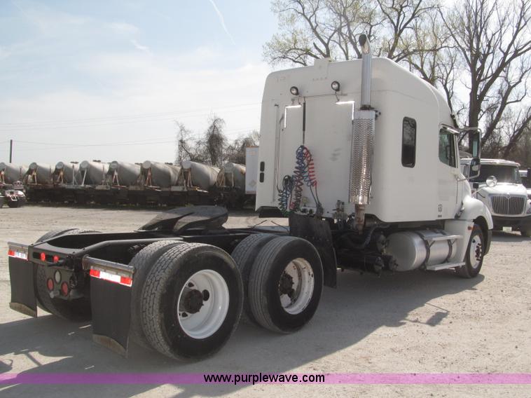 image for item B5482 2005 Freightliner Columbia Heritage Edition semi truck