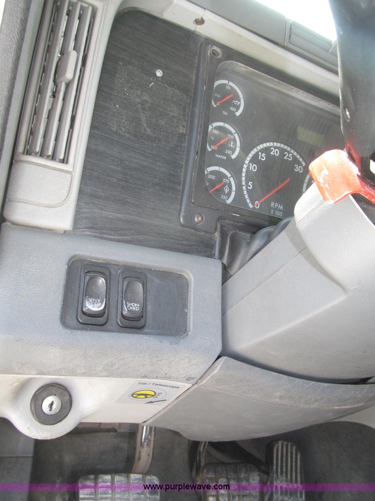 image for item B5482 2005 Freightliner Columbia Heritage Edition semi truck