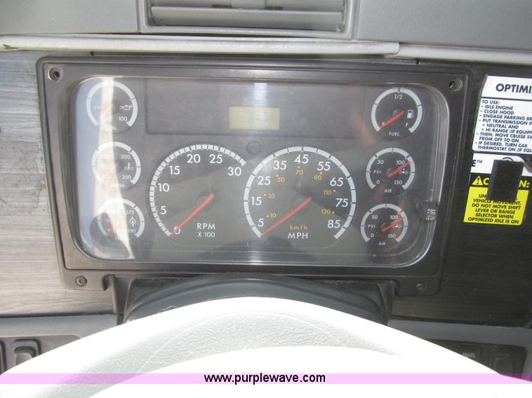 image for item B5482 2005 Freightliner Columbia Heritage Edition semi truck