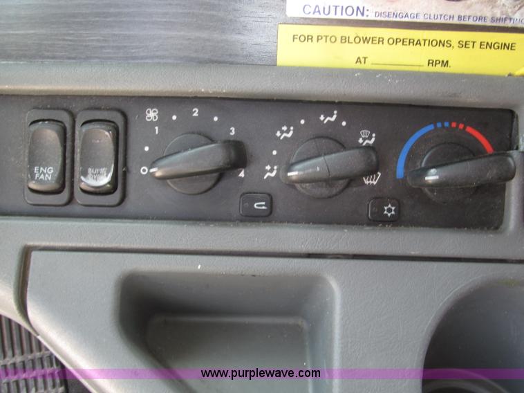 image for item B5482 2005 Freightliner Columbia Heritage Edition semi truck