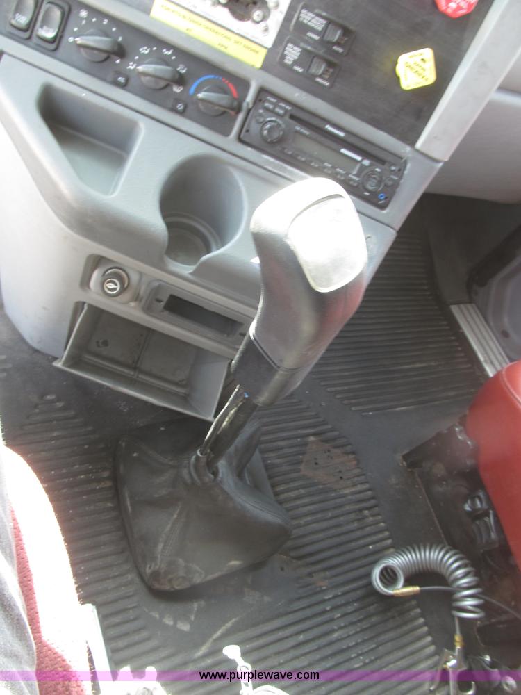 image for item B5482 2005 Freightliner Columbia Heritage Edition semi truck