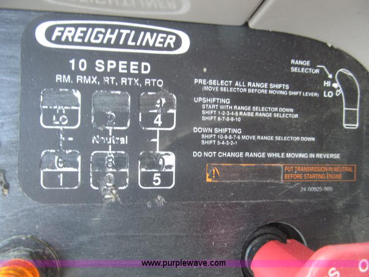 image for item B5482 2005 Freightliner Columbia Heritage Edition semi truck