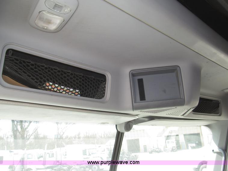 image for item B5482 2005 Freightliner Columbia Heritage Edition semi truck