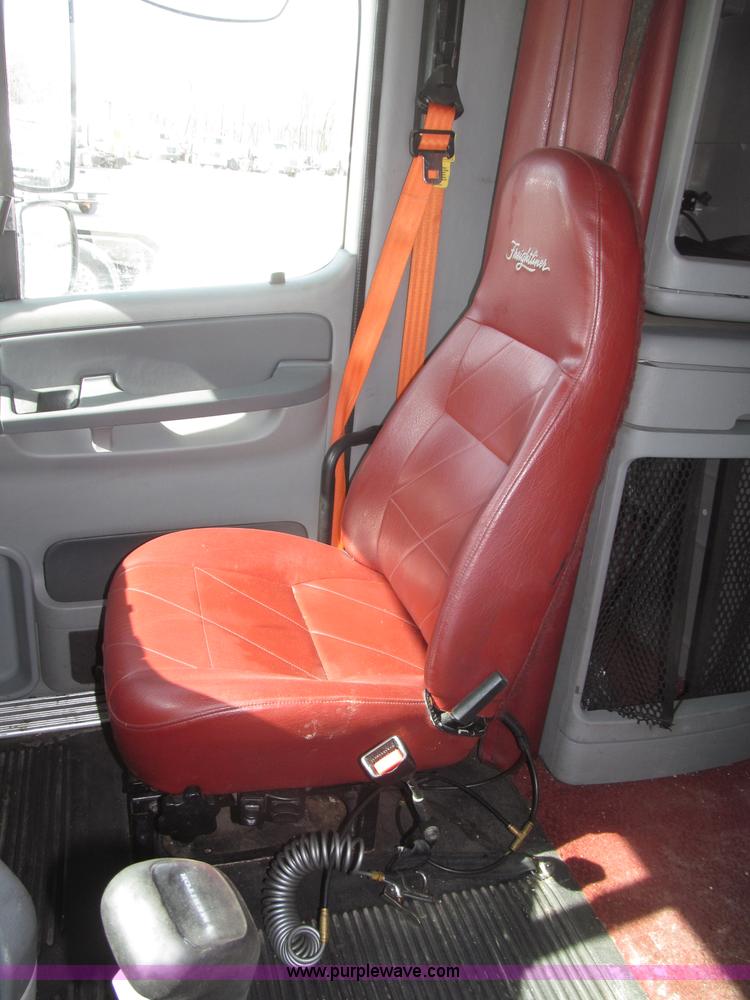 image for item B5482 2005 Freightliner Columbia Heritage Edition semi truck