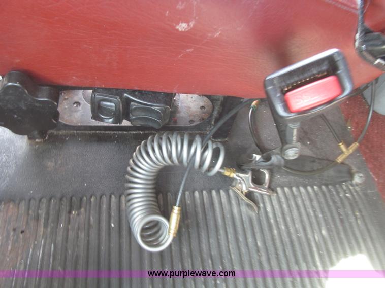 image for item B5482 2005 Freightliner Columbia Heritage Edition semi truck