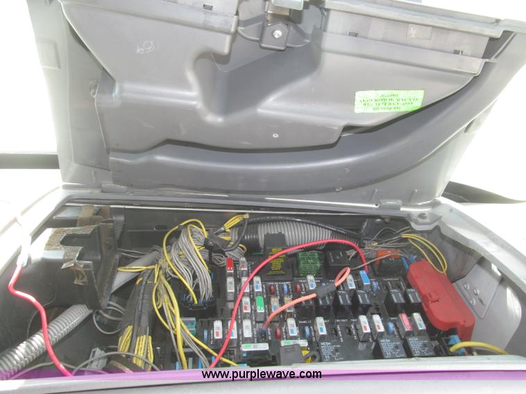 image for item B5482 2005 Freightliner Columbia Heritage Edition semi truck