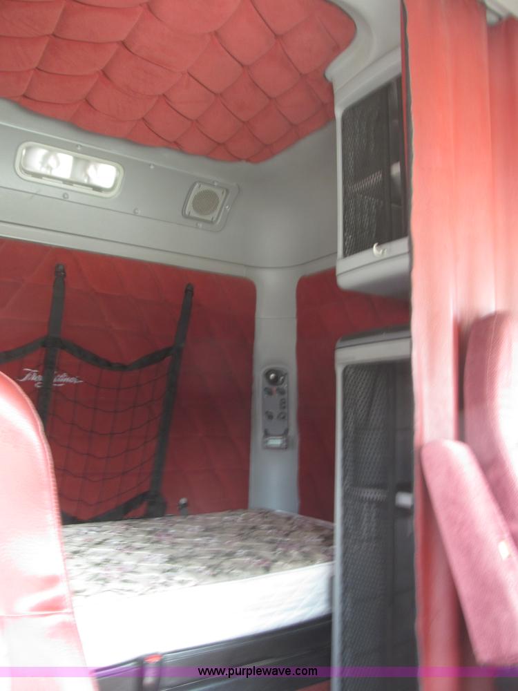 image for item B5482 2005 Freightliner Columbia Heritage Edition semi truck