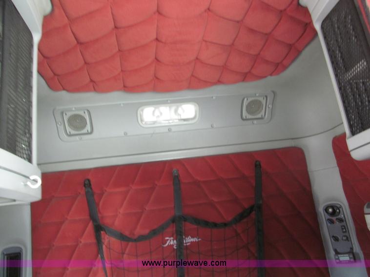 image for item B5482 2005 Freightliner Columbia Heritage Edition semi truck