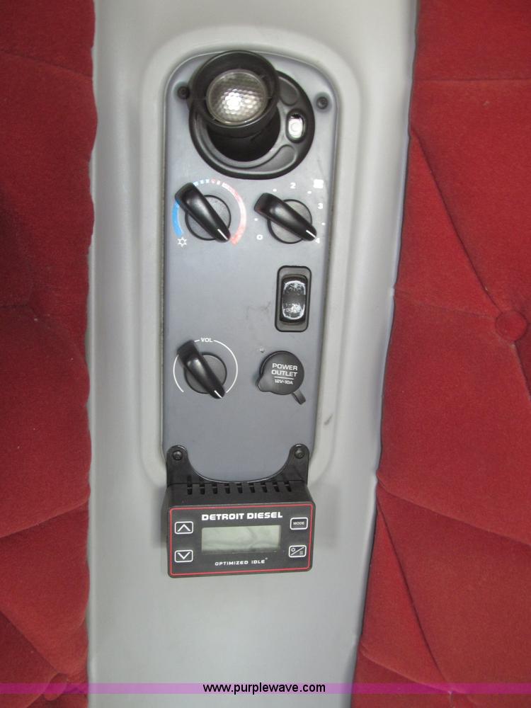 image for item B5482 2005 Freightliner Columbia Heritage Edition semi truck