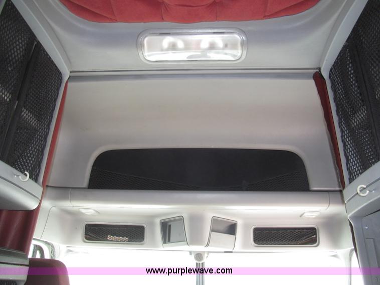 image for item B5482 2005 Freightliner Columbia Heritage Edition semi truck