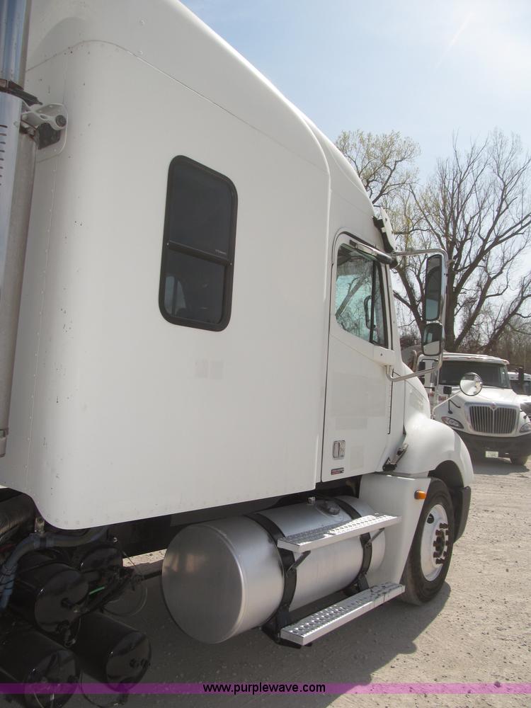 image for item B5482 2005 Freightliner Columbia Heritage Edition semi truck