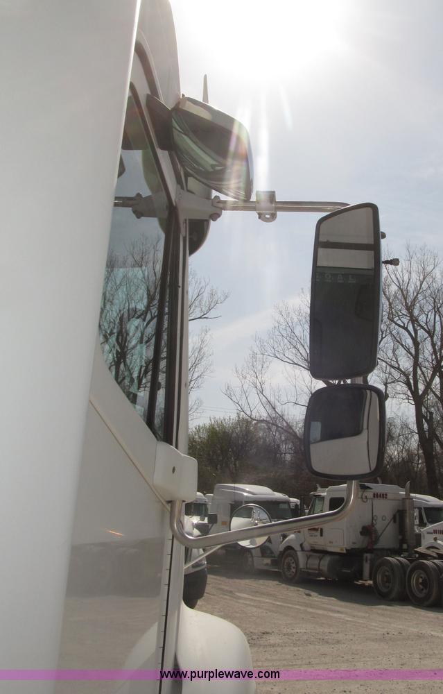 image for item B5482 2005 Freightliner Columbia Heritage Edition semi truck